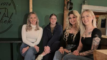 Bild: Sabrina Hilburger
Pächterin Sabrina Hilburger (von links) und ihr Mädels-Team mit Anja Dirmeier, Franziska Peukert und Julia Hilburger.