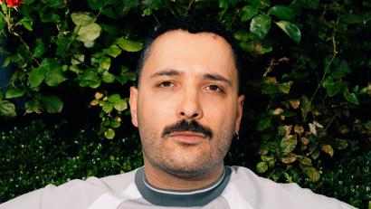 Bild: Julius Gabele
Fikri Anıl Altıntaş spricht über Männlichkeit und Gleichstellung.