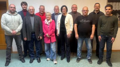 Bild: exa
Das sind die Kandidaten zur Kommunalwahl 2026 der ÜWG Neusorg (von links nach rechts): Patrick Plattner, Dominik Thalhammer, Albert Thalhammer, Betram Dürrschmidt, Erni Bühl, Dietmar Heinl, Claudia Sturm, Günther Kuhbandner, Markus Heinl, Bernhard Franz, Maximilian Heinl.