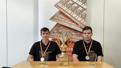 Bild: jma
Simon Thaler (links) und Markus Lober sind Deutsche Meister in der Mechatronik.