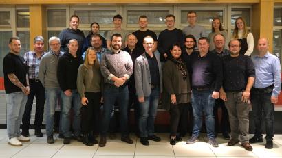 Bild: Hirsch
Die Christliche Wählergemeinschaft und die Junge Liste Schwarzenfeld nominierten in einer gemeinsamen Veranstaltung ihre Kandidaten für die Kommunalwahlen im März 2026.