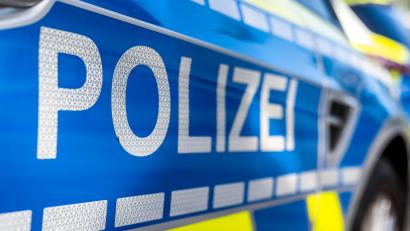 Bild: David Inderlied/dpa
Ein 44-jähriger Mann bedrohte eine Schülerin in Oberviechtach mit einem Messer. Die Polizei ermittelt.