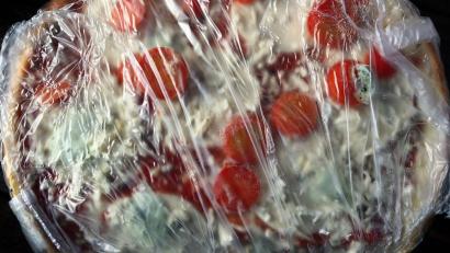 Bild: picture alliance / dpa
Tiefkühlpizza, Burger-Patties, Knuspermüsli - solche Lebensmittel sind lecker, praktisch und allgegenwärtig. (Archivbild)