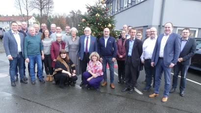 Archivbild: rn
Kerafol-Gründer Franz Koppe (Bildmitte, rote Krawatte) ist vergangene Woche verstorben.