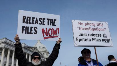 Bild: Mehmet Eser/ZUMA Press Wire/dpa
Viele Amerikaner fordern seit langem eine Offenlegung der Epstein-Akten.