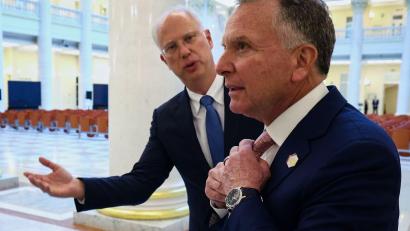 Bild: Vyacheslav Prokofyev/Pool Sputnik Kremlin/AP/dpa
Kreml-Unterhändler Dmitrijew und der US-Sondergesandte Witkoff sollen den Friedensplan ausgearbeitet haben. (Archivbild)