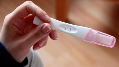 Symbolbild: Mascha Brichta/dpa
Schwanger: Und jetzt? Einige Frauen wollen das Kind nicht austragen. Besonders in Bayern gibt es aber wenige Ärzte, die Abbrüche vornehmen.