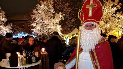 Archivbild: R. Kreuzer
Der Nikolaus wird kurz nach 18 Uhr auf dem Schirmitzer Dorfplatz seine Runde drehen