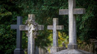 Bild: Peter Kneffel/dpa
Der Totensonntag wird inzwischen offiziell Ewigkeitssonntag genannt. (Symbolbild)