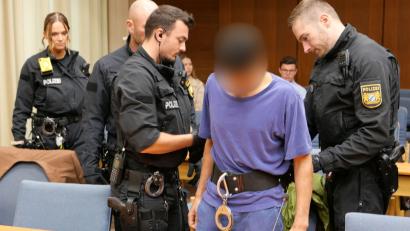 Bild: Uwe Lein/dpa
Die vier Angeklagten sollen fast 800 Menschen illegal nach Deutschland gebracht haben. (Archivbild)