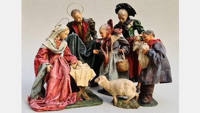 Bild: Egerland-Museum/exb
Die Herstellung der Tonfiguren und der Brauch des „Krippenschauens“ wurden als „Marktredwitzer Krippenkultur“ in das bayerische und bundesweite Verzeichnis des immateriellen Kulturguts aufgenommen.