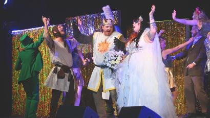 Archivbild: Tobias Schwarzmeier
Aufwendige Produktionen mit mehreren Spielorten wie hier das Musical "Spamalot" des Ovigo Theaters können künftig auf Förderung durch die "Neue Bühne Oberpfalz" hoffen.