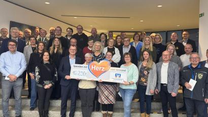 Bild: Helmut Wolfrum
Die Volksbank Raiffeisenbank Nordoberpfalz hat Spenden in Höhe von 16.250 Euro an lokale Einrichtungen überreicht.