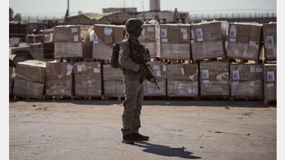 Bild: Ohad Zwigenberg/AP/dpa
Die EU kann sich vorstellen, künftig Grenzkontrollen am Übergang Kerem Schalom zu unterstützen. (Archivbild)