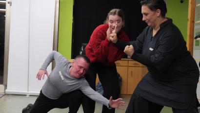 Bild: Florian Wein/Ovigo-Theater
Eindruck von den ersten Proben des Ovigo-Theaters für die neue Saison mit Anja Schaumberger (links), Lena Hinle (Mitte) und Daniela Stanilewicz (rechts).