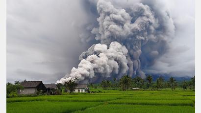 Bild: Dwi Sasongko/XinHua/dpa
Die Aschesäule war zwei Kilometer hoch.