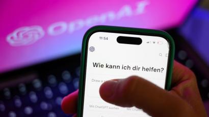 Bild: Hendrik Schmidt/dpa
Chatbots werden von vielen auch für medizinische Auskünfte genutzt. (Archivbild)