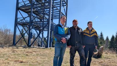 Bild: wüw
Drei Männer und ein Turm: Kamil Jirka (von links), Miroslav Pszczólka und Jakub Večerník.