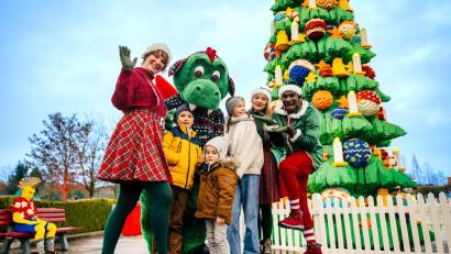 Bild: LEGOLAND Deutschland Resort, Fabian Stoffers
Weihnachtliche Stimmung im winterlich geschmückten Freizeitpark.