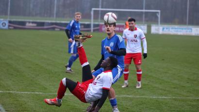 Bild: Dieter Jäschke
Die SpVgg Trabitz (weiße Trikots) verlor zuletzt mit 1:2 in Tremmersdorf. Mit einem Heimsieg gegen den SV Kohlberg könnte der Aufsteiger nun die Tabellenführung in der Kreisliga Nord übernehmen, da Konkurrent SV 08 Auerbach erneut von einer Spielabsage betroffen ist.