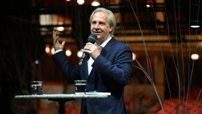 Bild: Helmut Fohringer/APA/dpa
Der Intendant des Wiener Burgtheaters, Stefan Bachmann, möchte das Haus nicht politisch positionieren.