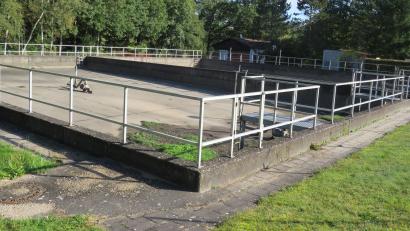 Bild: adj
Die erforderliche Sanierung des Regenrückhaltebeckens der Kläranlage soll 2027/28 durchgeführt werden.