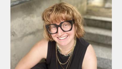 Bild: Nora Kellner
Nora Kellner aus Parkstein klärt in ihrem zweiten Buch "LiebesMacht" über Aromantik auf und blickt auf alternative Beziehungskonzepte.