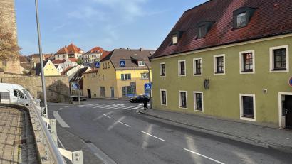 Bild: ihl
Die Kreuzung beim alten Friedhof ist besonders, nicht nur wegen des diagonal verlaufenden Zebrastreifens.