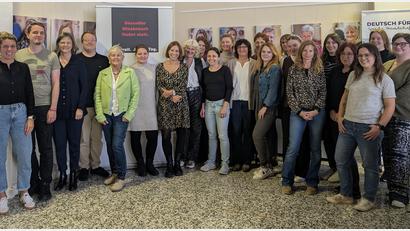 Bild: Jasmin Müller
Die AK-Mitglieder mit der Referentin Elisabeth Mützel (Dritte von links) und der Leiterin Helga Forster (Fünfte von links).