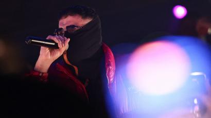 Bild: Hannes P. Albert/dpa
In dem Song singt und rappt der Musiker das erste Mal nur auf Türkisch. (Archivbild)