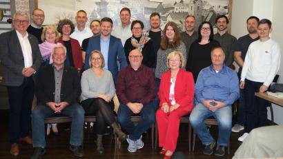 Bild: Hirsch
Diese Kandidaten der FW/ÜPW-Liste bewerben sich um einen Sitz im Schwarzenfelder Marktrat. Mit im Bild FW-Kreisvorsitzender Martin Scharf (links).