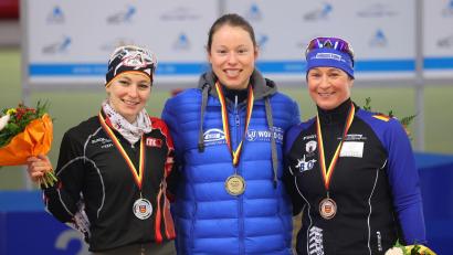 Bild: Karl-Josef Hildenbrand/dpa
Starker Auftritt in Calgary: Josie Hofmann (M). (Archivbild).