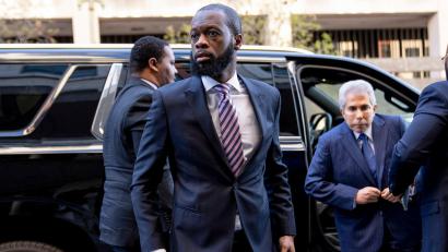 Bild: Andrew Harnik/AP/dpa
Der Rapper Prakazrel „Pras“ Michel ist zu einer 14-jährigen Haftstrafe verurteilt worden. (Archivbild)