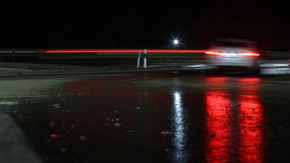 Bild: Karl-Josef Hildenbrand/dpa
Wer in den kommenden Tagen auf Bayerns Straßen unterwegs ist, sollte sich vor Glätte in Acht nehmen. (Symbolbild)