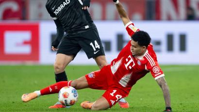 Bild: Sven Hoppe/dpa
Luis Díaz (r) wurde in der Champions League für drei Spiele gesperrt.