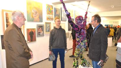 Bild: Kunz
Porträts, Figuren, Objekte und Skulpturen gibt es noch bis Ende Januar in der Kunstausstellung "Passt XX" beim Kunstverein Weiden zu sehen.