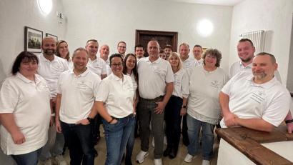 Bild: WgBfB/exb
Die Kandidaten der "Wählergemeinschaft Bürger für Plößberg" um Bürgermeisterkandidat Marcus Fritsch (vorne, Mitte) für die Kommunalwahl 2026.