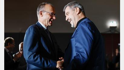 Bild: Tobias Koch/CDU/CSU-Fraktion im Deutschen Bundestag/dpa
Wollen auch auf dem CSU-Parteitag Einigkeit demonstrieren: Friedrich Merz und Markus Söder. (Archivbild)