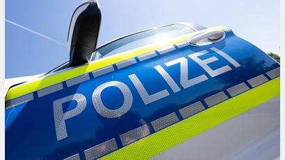 Bild: Boris Roessler/dpa
Die Polizei in Würzburg ermittelt nach dem versuchten Diebstahl einer Geldkassette. (Symbolbild)