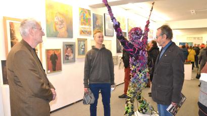 Bild: Kunz
Porträts, Figuren, Objekte und Skulpturen gibt es noch bis Ende Januar in der Kunstausstellung "Passt XX" beim Kunstverein Weiden zu sehen.