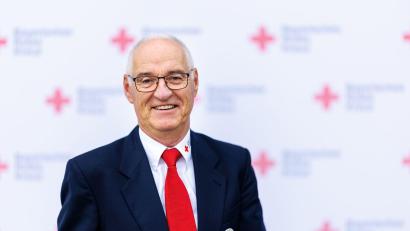 Bild: Matthias Balk/Bayrisches Rotes Kreuz/dpa
BRK-Präsident Hans-Michael Weisky kündigt unter anderem Maßnahmen für mehr Transparenz an. (Handout)
