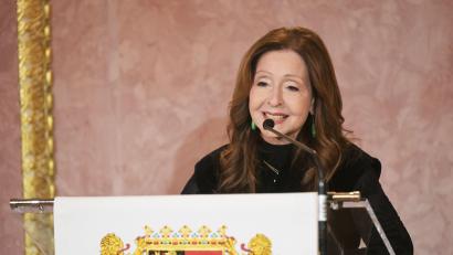 Bild: Malin Wunderlich/dpa
Sieht die Auszeichnung auch als Ansporn: Schlagersängerin Vicky Leandros.