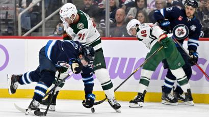 Bild: Fred Greenslade/The Canadian Press/AP/dpa
Nico Sturm (78) von der Minnesota Wild gab sein NHL-Comeback.