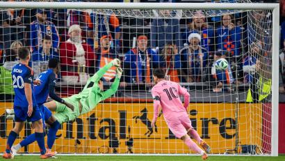 Bild: Tanner Pearson/AP/dpa
Weltmeister Lionel Messi trifft zur Führung für Inter Miami.