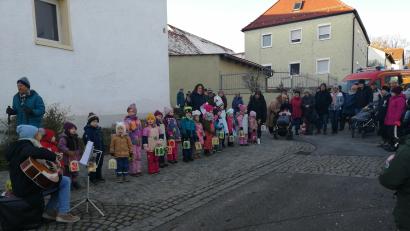 Bild: dpe
Die Eröffnung des Winterfestes durch den Kindergarten St. Martin Gebenbach