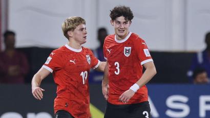 Bild: Hussein Sayed/AP/dpa
Johannes Moser (l) sorgt für den erstmaligen WM-Einzug.