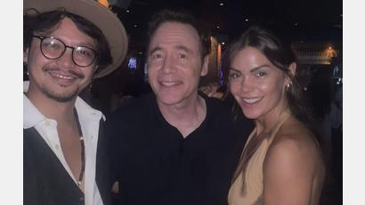 Bild: Rüdiger Böss, Constantin Film
Bei der Premierenfeier von "Das Kanu des Manitu" in München ließen sich Sabrina Schieder und Jacob Katana, der in dem Film einen Prinzen spielt, mit Michael "Bully" Herbig (Mitte) ablichten.