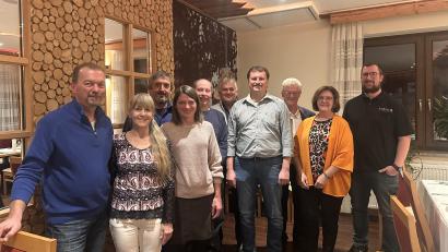 Bild: Bild: Angelika Lukas
Von links: Bernhard Hauer mit Frau, Anton Kick mit Frau, Richard Schreier, Josef Lukas, Josef Zetzl, Geschäftsführer Werner Lukas, Elisabeth Lukas, Philipp Lukas.