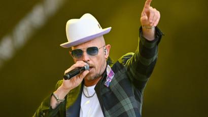 Bild: Uwe Anspach/dpa
Der Sänger Jan Delay wurde zum „Hutträger des Jahres 2025“ gewählt. (Archivfoto)