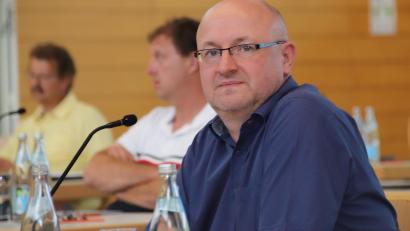 Archivbild: Thomas Dobler
ÜPW-Vorsitzender Bernd Stangl, hier bei einer Sitzung des Marktgemeinderats, versichert, die ÜPW hätte Gabi Wittleben gern weiterhin an Bord gehabt. Noch sei sie Mitglied der Gruppierung.